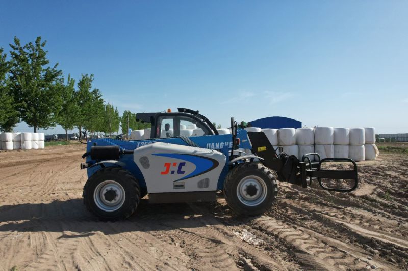 JHC伸缩臂叉装车发货，实力斩获客户认可